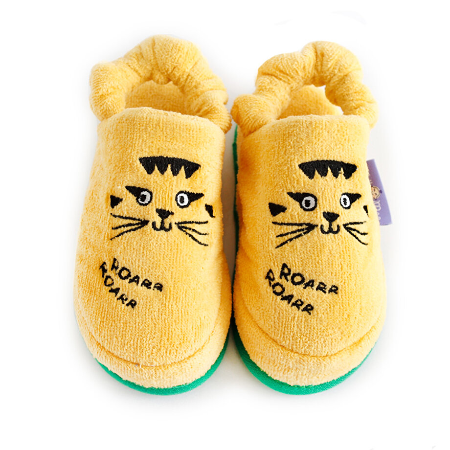 childrens slippers size 6